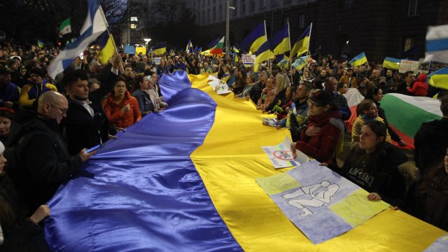 Мирно гражданско шествие за Украйна под надслов Ние не сме