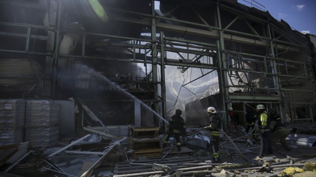 Дървена църква на прочут православен манастир в Източна Украйна е