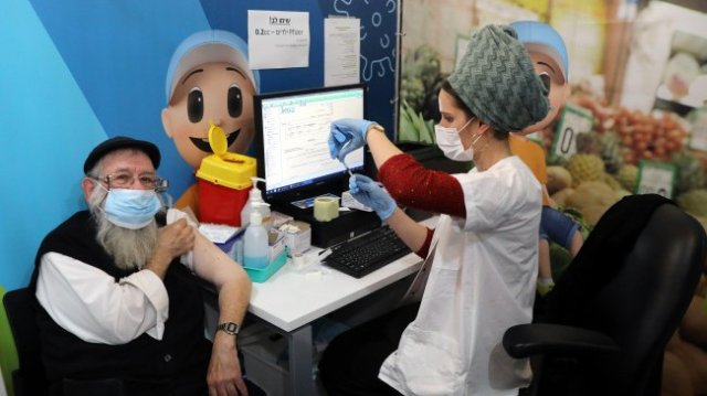 Повече от половин милион израелски граждани вече са имунизирани с