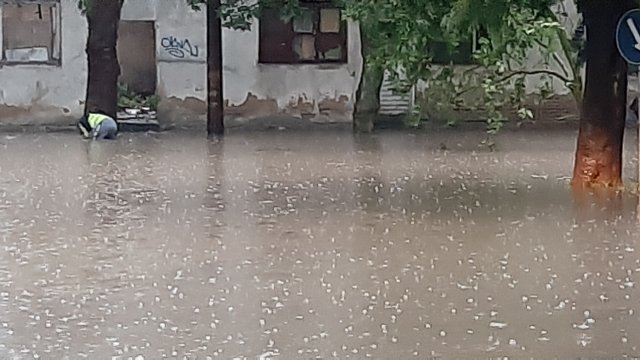 Силен дъжд е предизвикал значителни поражения в няколко населени места