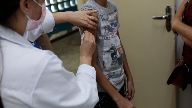 Властите на Ню Йорк разшириха обхвата на задължителната ваксинация срещу