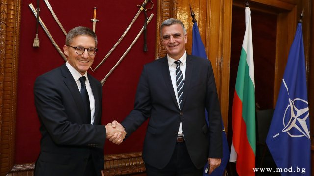 Министърът на отбраната Стефан Янев се срещна със съветника на