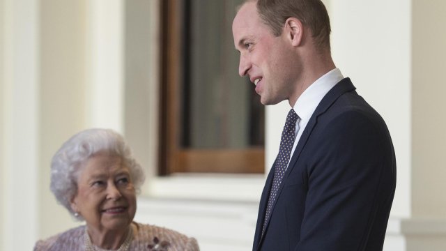 Връзката между принц Уилям и кралица Елизабет Втора значително се