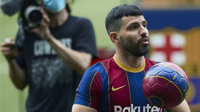 Снайперистът на "Барселона" Серхио Агуеро приключва с футболната си кариера