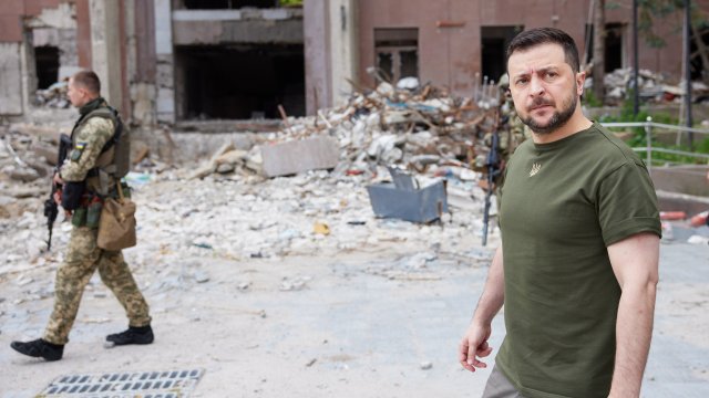 Президентът на Украйна Володимир Зеленски обяви задължителна евакуация на жителите