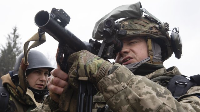 Украински военни машини навлизат в столицата Киев за да я