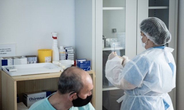 Прибегнахме до енергично блокиране на неваксинираните защото трябва да ги