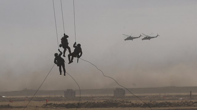 Русия е разположила 92 000 войници на границата с Украйна