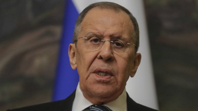 Руският външен министър Сергей Лавров пристигна на официално посещение в