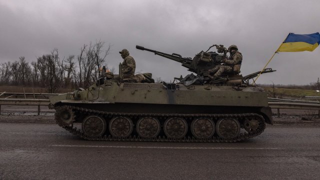 Писма с обещания за по 5000 евро месечно за служба