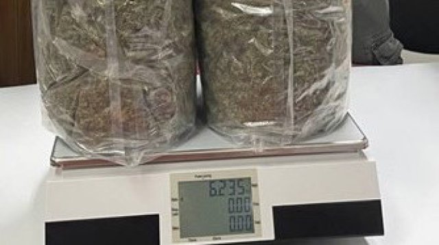 Митнически служители от отдел Борба с наркотрафика  в ТД Митница София