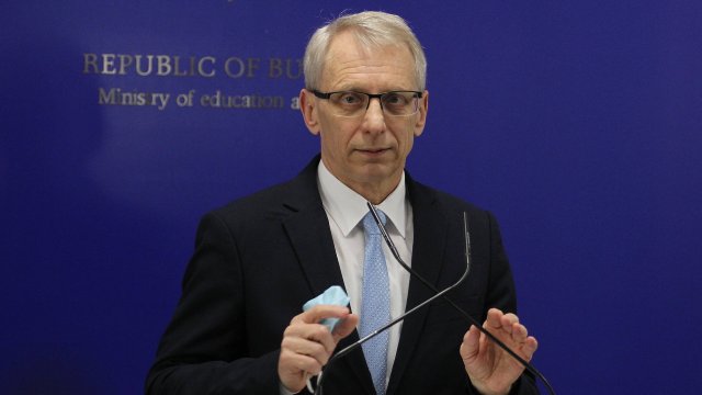 Министерството на образованието и науката МОН обмисля варианти за обединяване