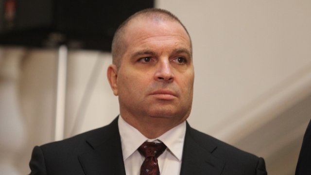 Да се хванем за ръце и да оправим пътищата така