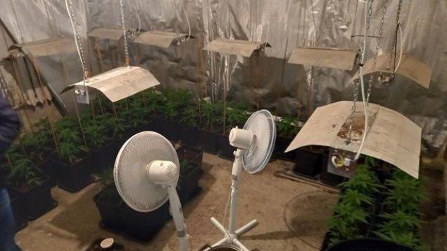 При извършените действия по разследването в обитаван от тях имот