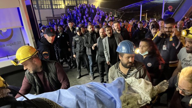 Броят на загиналите от експлозия в мина в Северна Турция