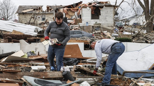 Американският щат Канзас беше връхлетян снощи от буря, която нанесе