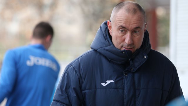 Треньорът на Левски Станимир Стоилов е посочил вратата на двама