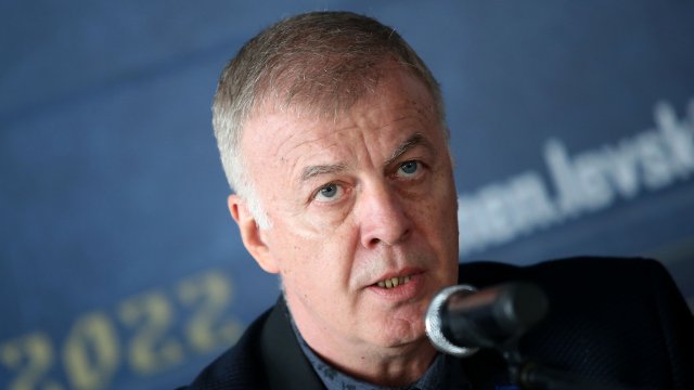 По повод 60 ия си рожден ден Наско Сираков дари на