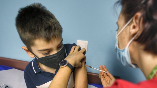 Трета доза ваксина срещу коронавирус на Pfizer създава значителна защита