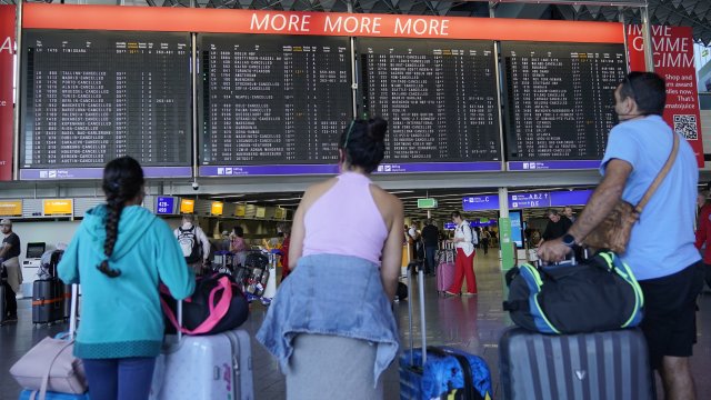 На 24 февруари руските ракети заваляха над Украйна а руснаците