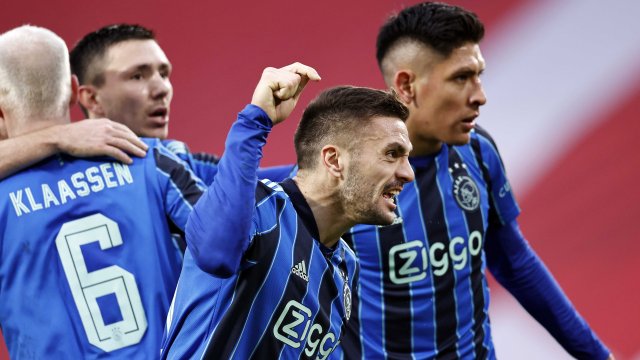 Аякс взе едно от големите дербита в Нидерландия спечелвайки гостуването