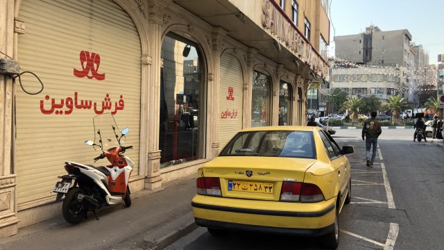 Въоръжени лица откриха огън на базар в югозападния ирански град