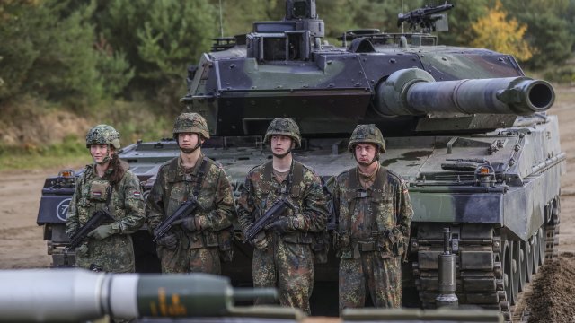 Украйна заяви че има спешна нужда от по тежка броня във