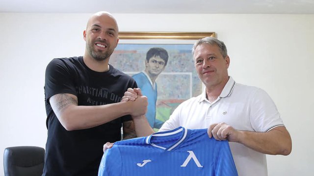 Капитанът Николай Михайлов продължи договора си с Левски с две