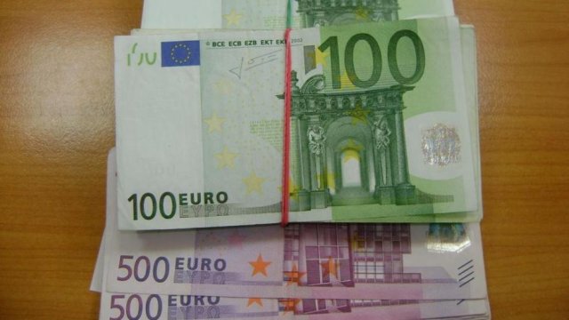 Недекларирани 41 000 евро откриха митническите служители на Митнически пункт