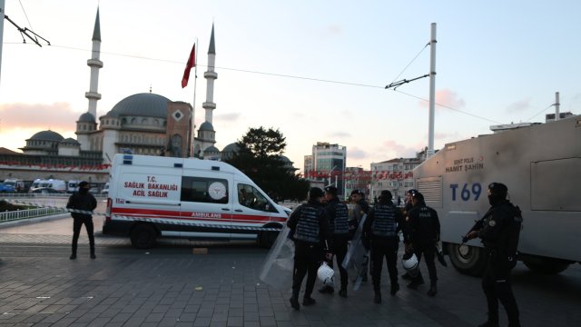 Днешната експлозия в центъра на Истанбул уби най малко 6 души