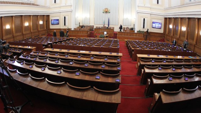 Депутатите ще гласуват днес решение с което да задължат Министерския