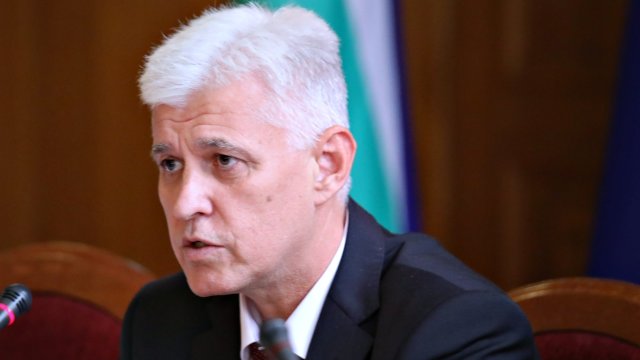 Министърът на отбраната Димитър Стоянов ще участва в заседание на