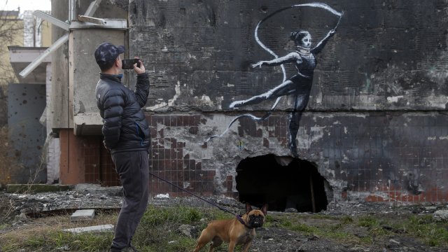 Банкси обяви че е направил 50 принта на свои картини