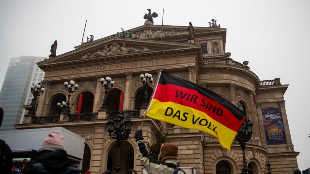 Противниците на мерките срещу коронавируса в Германия се радикализират, съобщава