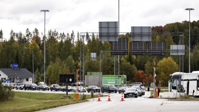 Финландия затвори от полунощ границите си за руски туристи. Причината
