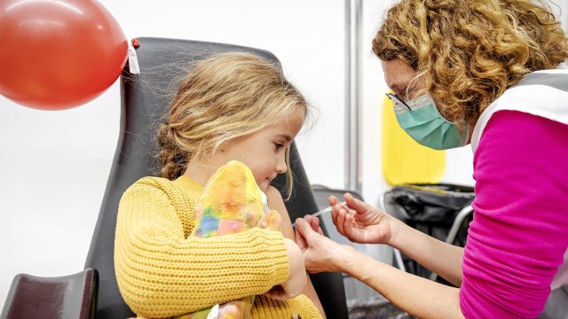 Световната здравна организация СЗО не препоръчва универсална ваксинация на деца