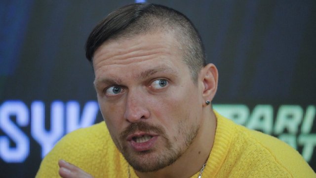 Олександър Усик се прибра в родната си Украйна с успешно