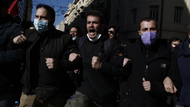 Гърция удължи с още две седмици ограниченията и изискванията за