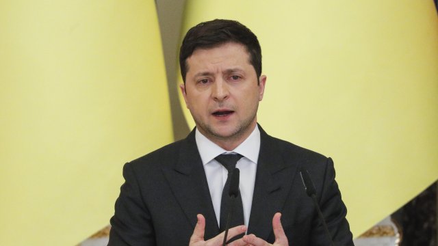 Володимир Зеленски подписа закон за принудително изземване в Украйна на