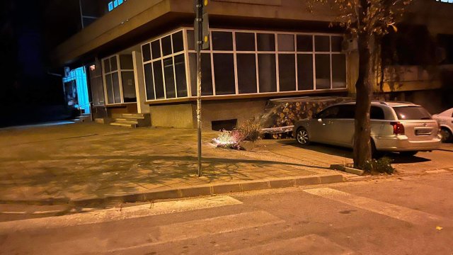 Поставят легнали полицаи и чертаят пътна маркировка в Лясковец след