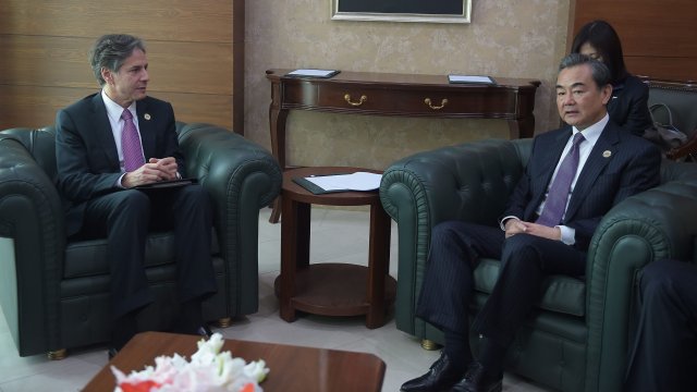 Китай обвини САЩ че изпращат много грешни опасни сигнали за