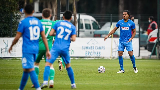 Левски и чешкият Бохемианс завършиха при резултат 1 1 в приятелски