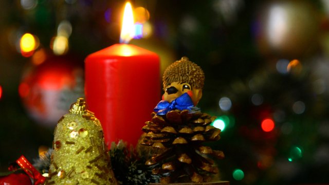 Милиони православни християни празнуват Коледа по Юлианския календар. Сред тях