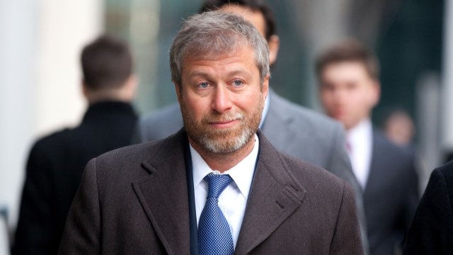 Яхтата на олигарха Роман Абрамович акостира в турското пристанище Бодрум