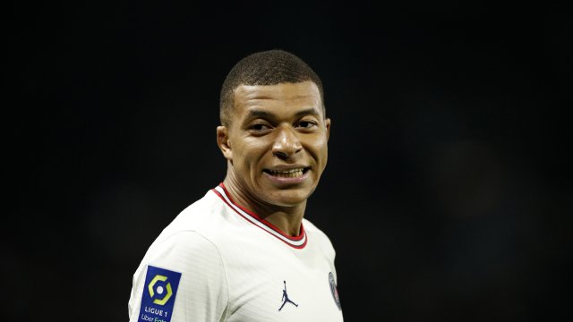 Килиан Мбапе все още не е взел решение относно бъдещето