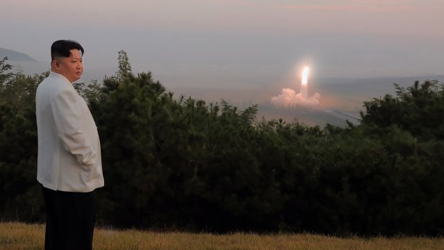 Северна Корея обяви, че извършените ракетни тестове са били симулация