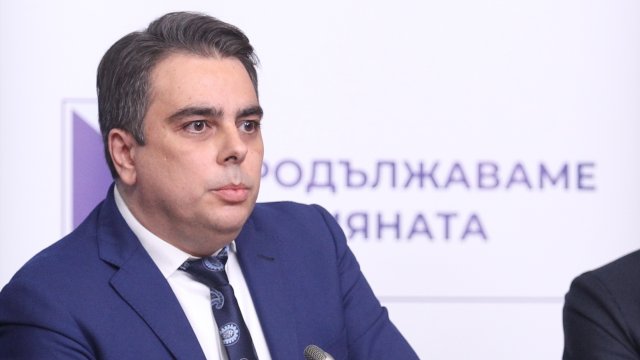 Василев: Подкрепяме даване на оръжие на Украйна, ГЕРБ да се договаря с ДПС и 