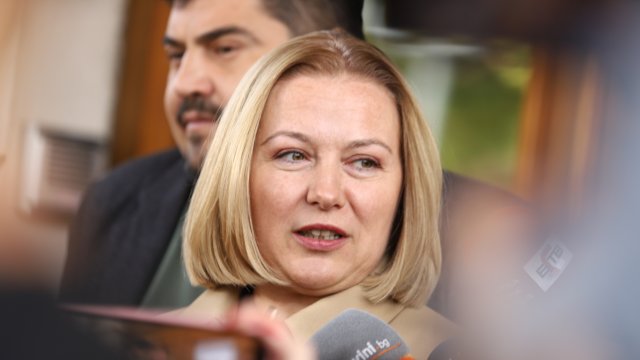 Покани за първия ден на Народното събрание няма да получи