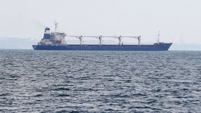 Корабът Царевна който беше блокиран в украинското пристанище Мариупол вече