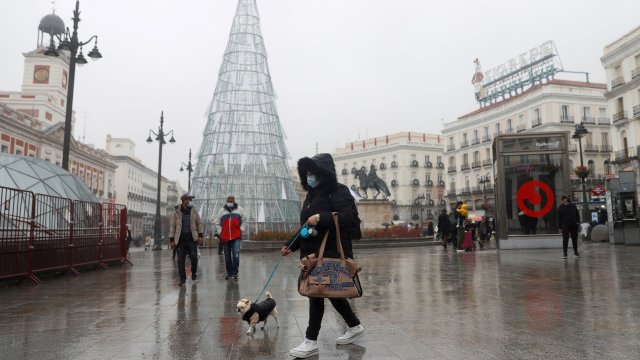 Испанските власти премахват задължението за носене на маски на открито
